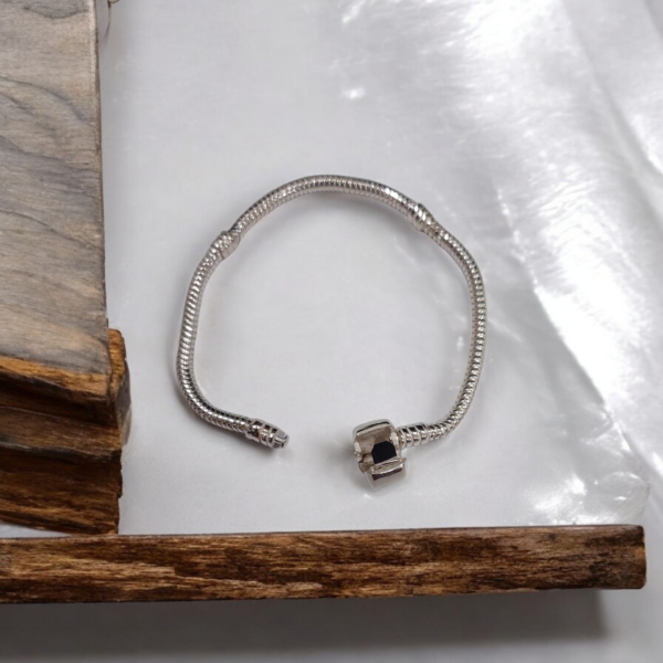 Classic Elegance Chain Bracelet - Image 2