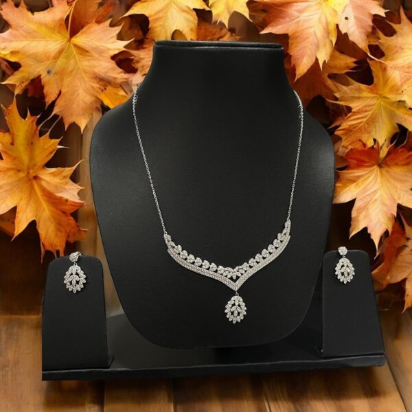 Royal Grace Silver Jewelry Set - Image 2