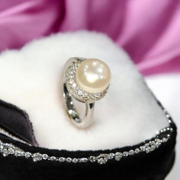 Halo Grace Pearl Ring