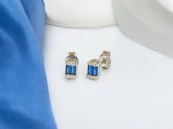 Emerald Elegance Baguette Earrings - Image 2