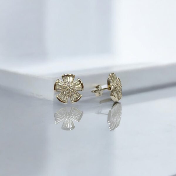 Fleur Radiance Stud Earrings