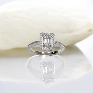 Emerald Halo Radiance Ring